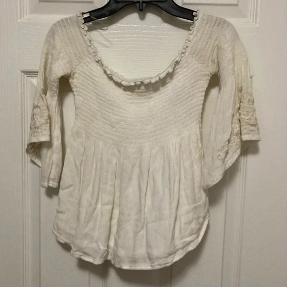 Hollister Off White Embroidered Floral Cropped Bell Sleeve Blouse Top #V - Picture 1 of 6